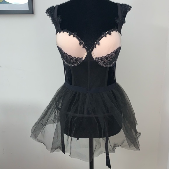 Victoria’s Secret Runway Bustier Lace & Tulle - Picture 2 of 6